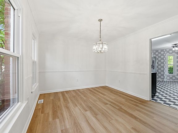 5th image of 1140 Parklawn Dr