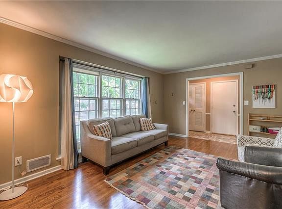 5th image of 7615 W 98th St