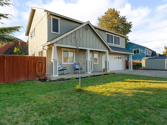 3rd image of 235 Umpqua View Dr