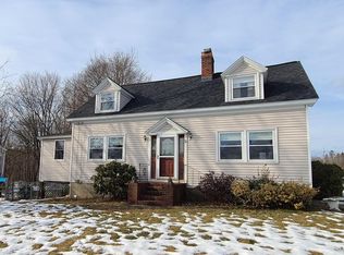 2 Pike St, Epping, NH 03042