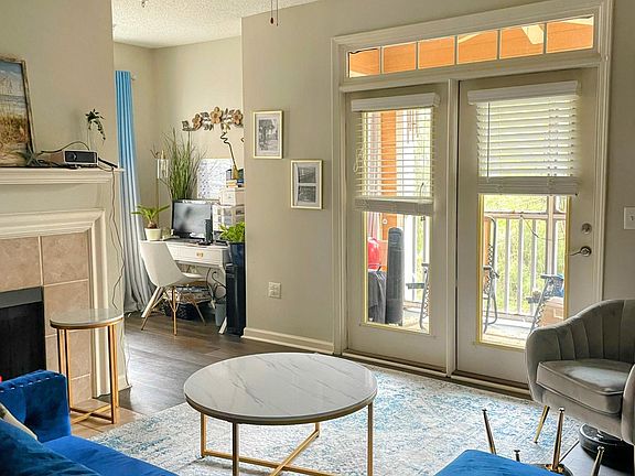 3rd image of 819 Eighty Oak Ave #819