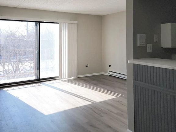 5th image of 724 Warren Ave APT 303