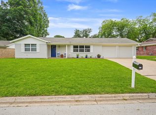 613 Cullum Ave, Hurst, TX 76053