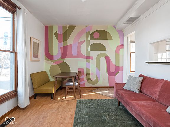 3rd image of 615 W 10th St