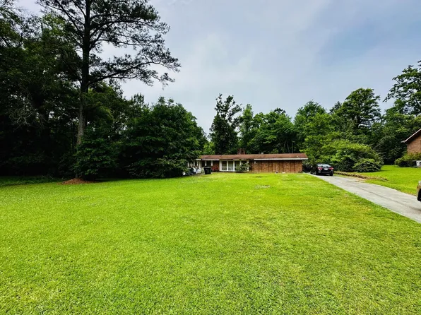 55 Oak Crest Dr, Laurel, MS 39440