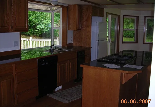 5 bed, 4000 sqft, $5,949 — Photo 3