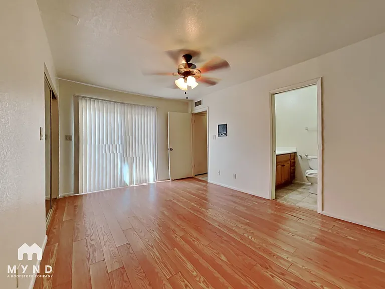 5100 N Miller Rd #23 — Photo 8
