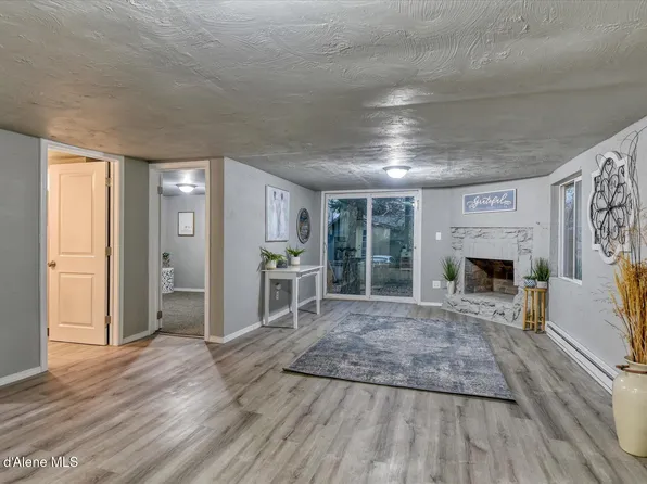 11942 N Hauser Lake Rd, Hauser, ID 83854