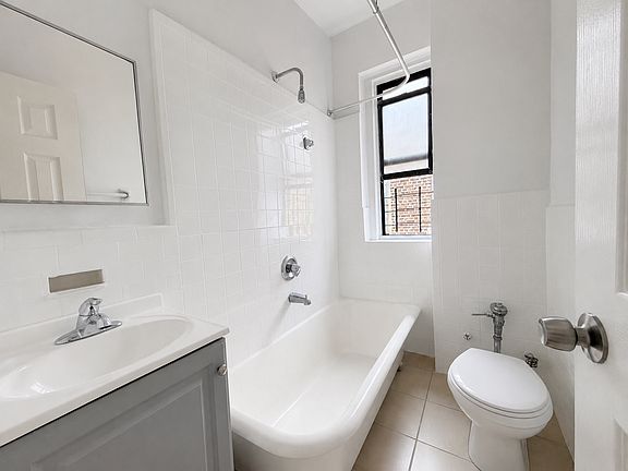 5th image of 2387 Morris Ave APT D3