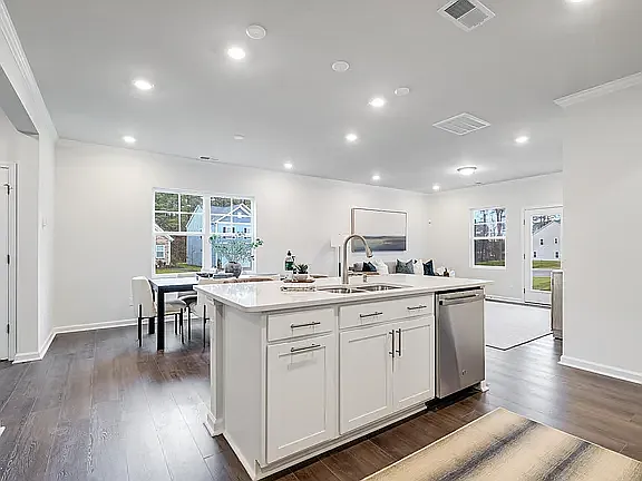 4 bed, 2132 sqft, $2,150 — Photo 3