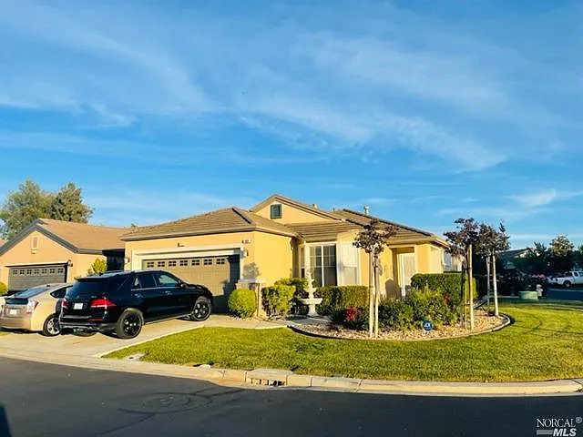 101 Cedar Ridge Dr photo 1