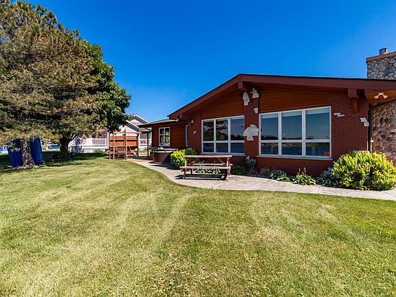 3rd image of 14840 Elm Dr