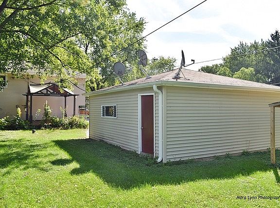 5th image of 0N042 Cottonwood Dr
