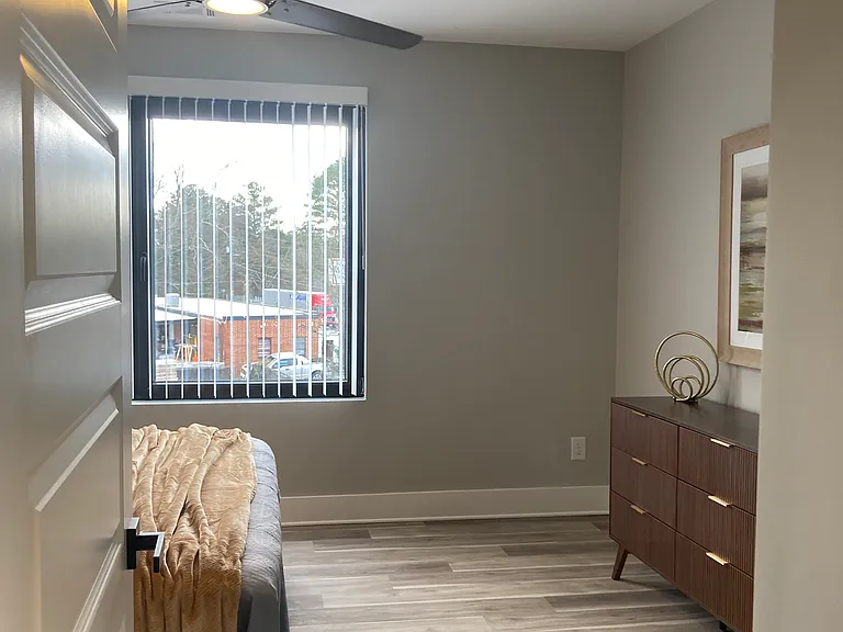 The Tucker Luxury Apartments — Photo 40