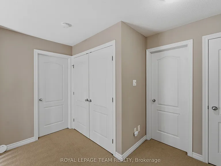 216 Horseshoe Cres — Photo 36