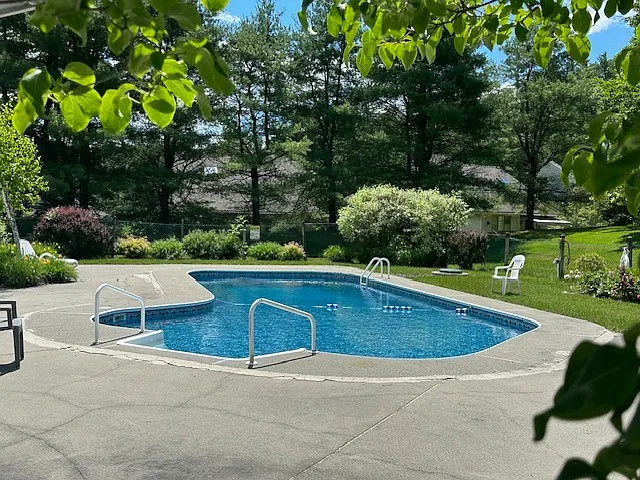 1 Sycamore Dr — Photo 5