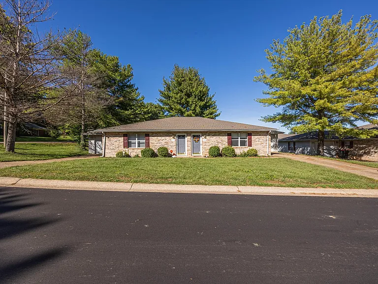 1411 Clover St — Photo 4