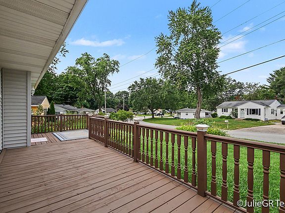 3rd image of 1534 Katrina Dr SE