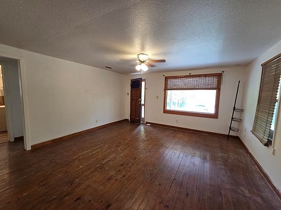 5th image of 3414 Riverside Dr