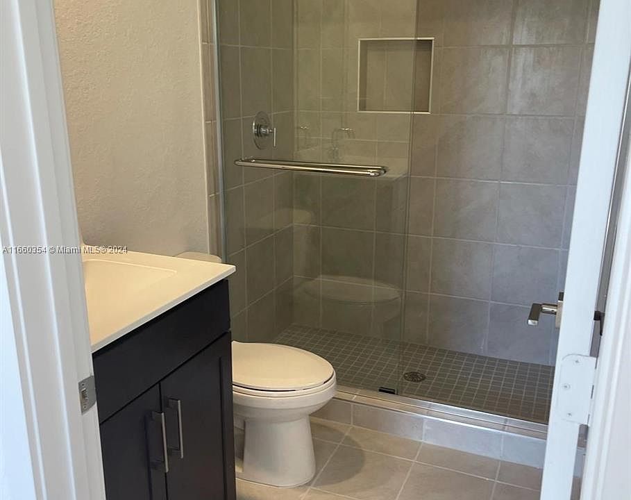 2nd image of 1090 SE 23rd Ave