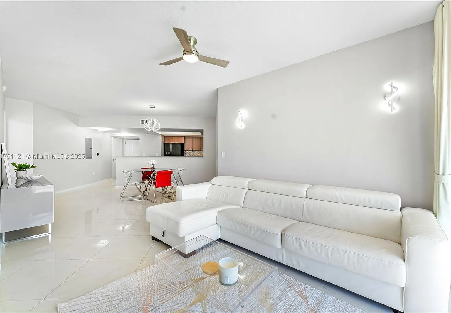 La Perla Condo — Photo 3