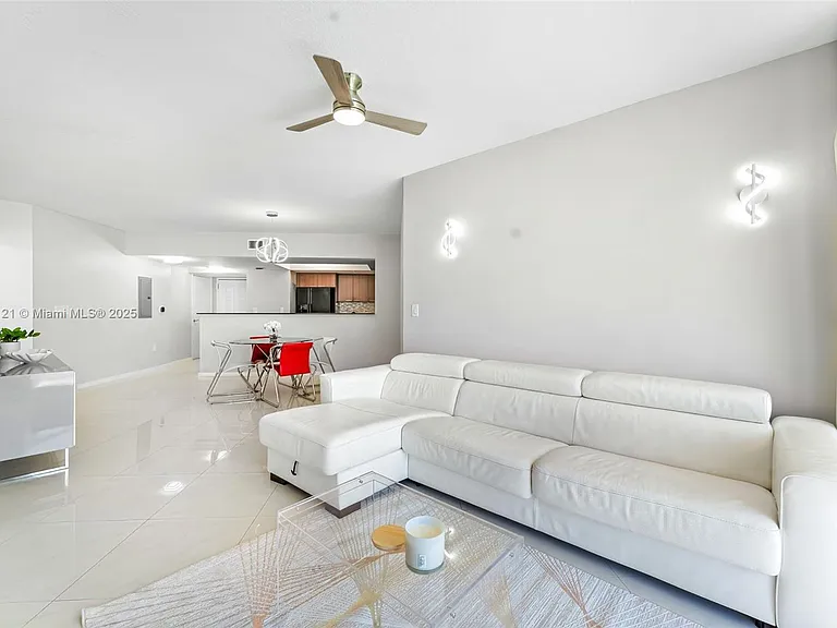 16699 Collins Ave #2810 — Photo 3