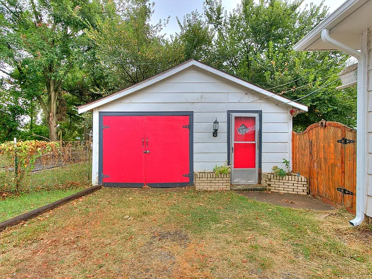 625 W Dewey St — Photo 31