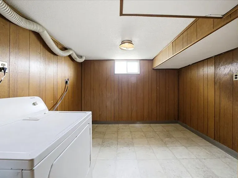 1347 Thayer Dr — Photo 17