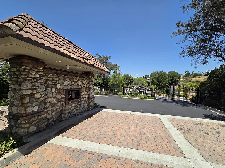 20376 Bickford Dr — Photo 32