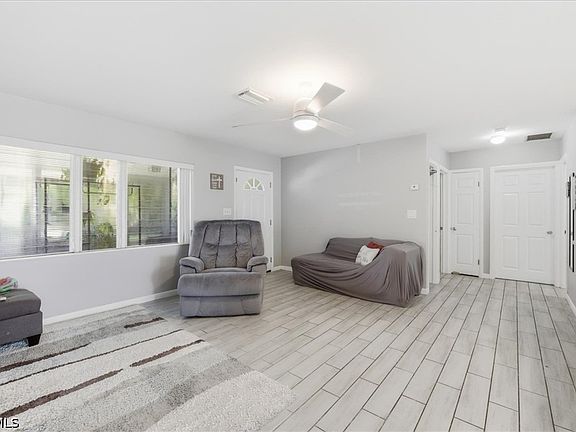 4th image of 102 Crescent Lake Dr