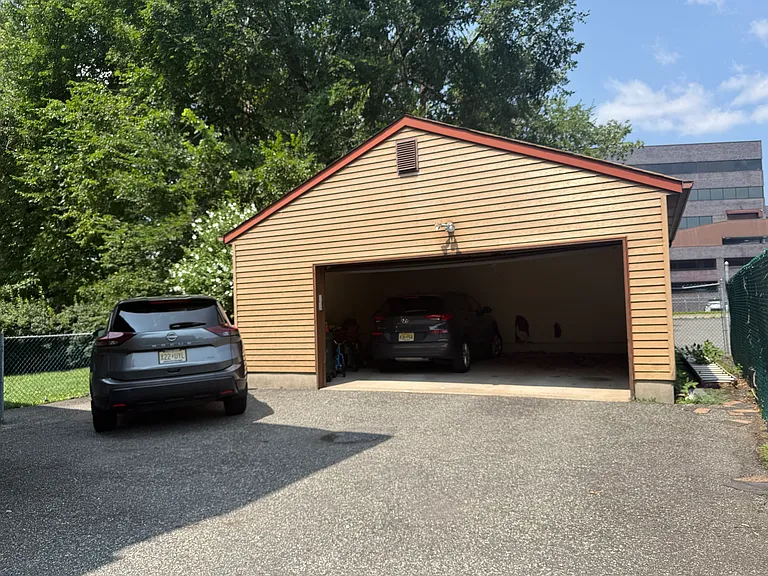 449 Lawrence St — Photo 14