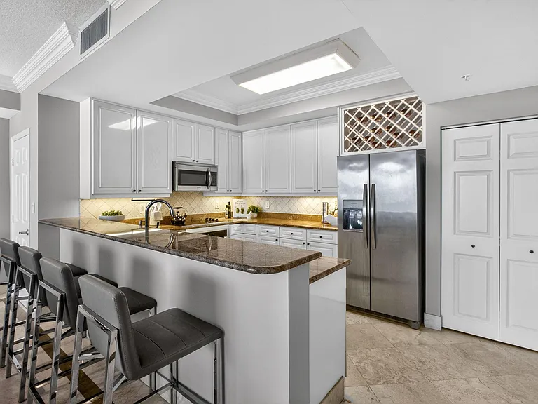 100 S Birch Rd #1003F — Photo 13