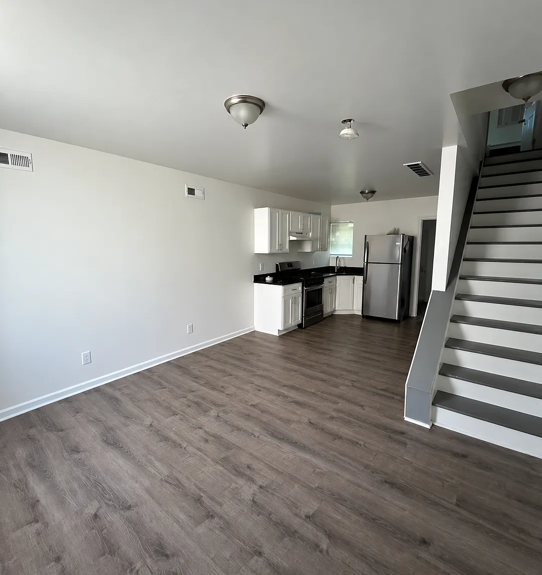 3 bed, 868 sqft, $1,500 — Photo 1