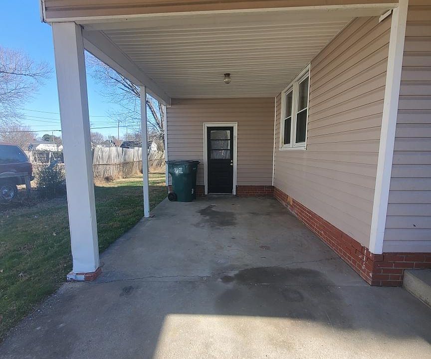 2nd image of 3303 Oxnard Rd