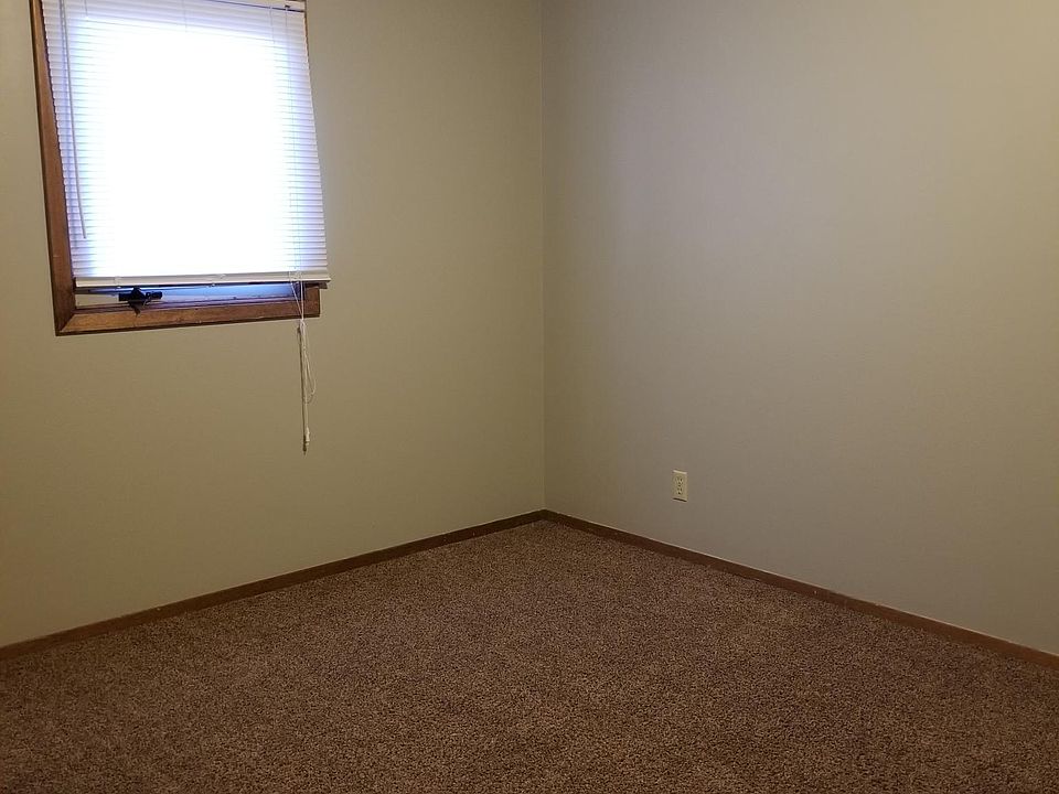 3105 Sierra Pkwy, Hutchinson, KS 67502 Zillow