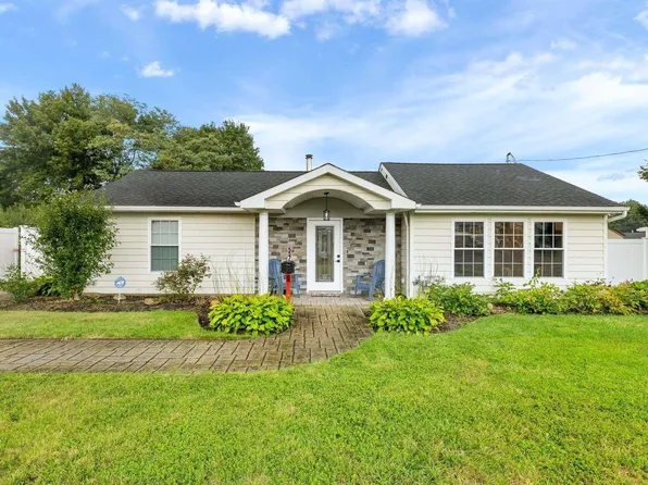 557 Rockaway Street, West Islip, NY 11795