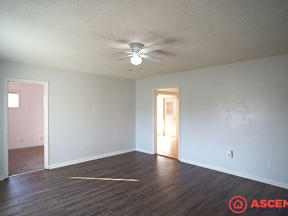 3rd image of 916 Castaic Ave
