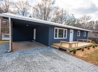 122 Rolling Hills Dr, Franklin, NC 28734