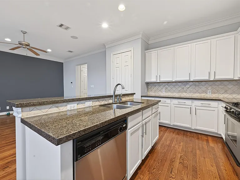 1105 Wagner St — Photo 8