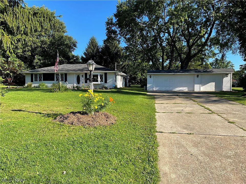 1st image of 3881 Saint Nicholas Dr