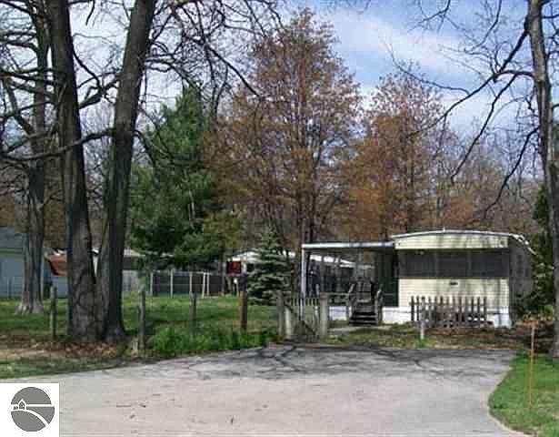 1st image of 875 S Crestwood Ln