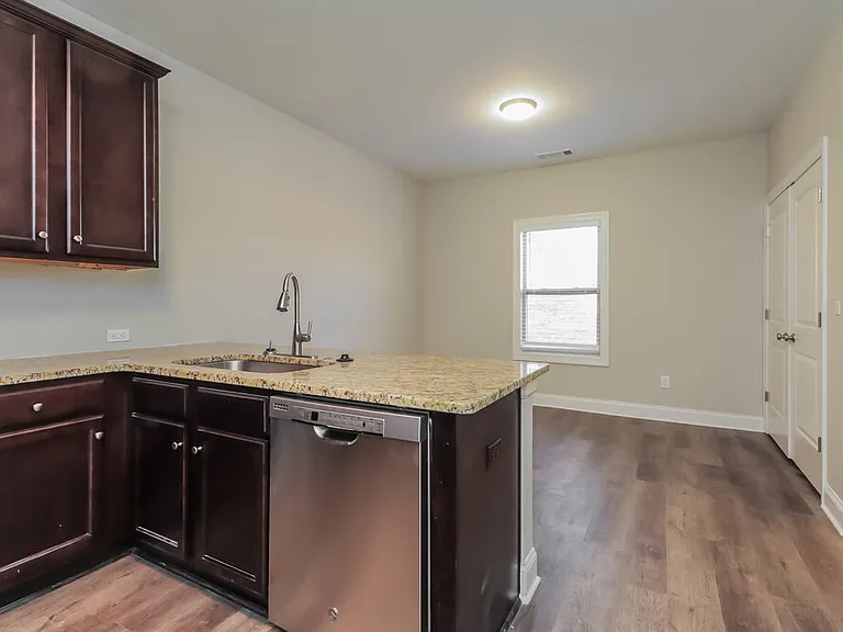 450 Louise Way — Photo 8