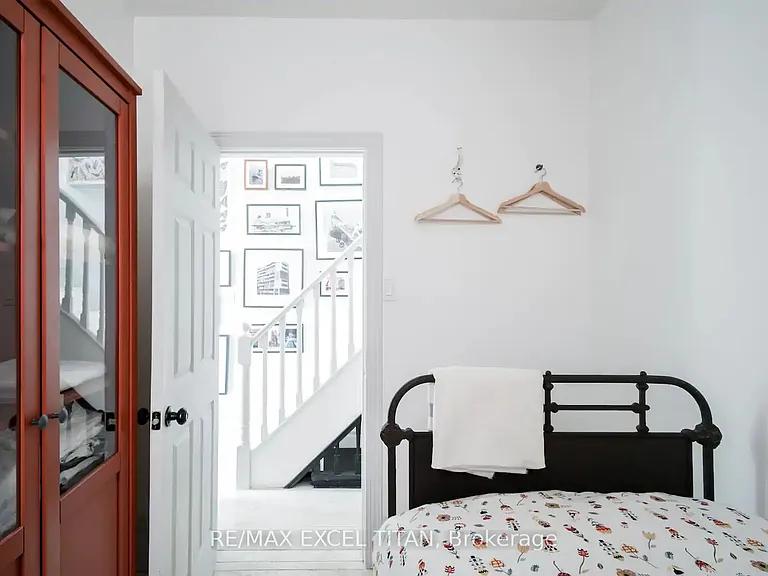 80 Willcocks St — Photo 23