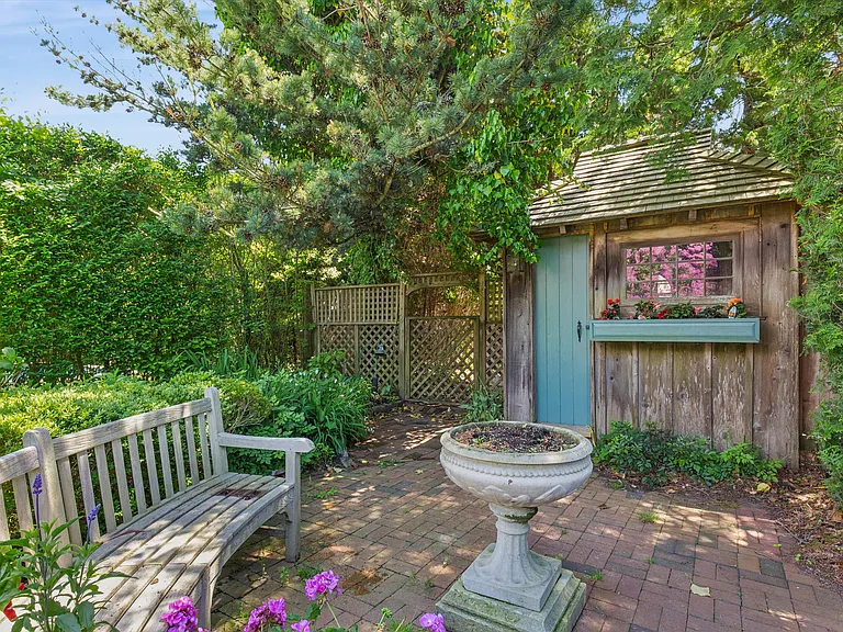 146 Westminster Rd — Photo 33