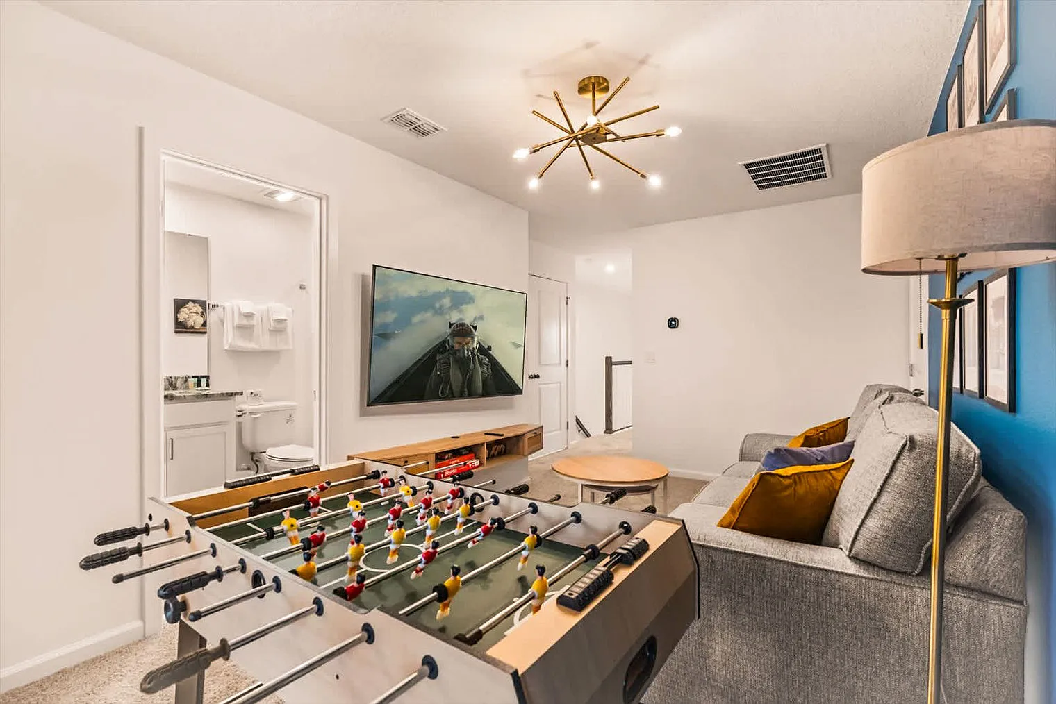 4 bed, 4.0 bath, 2195 sqft, $6,035 — Photo 3