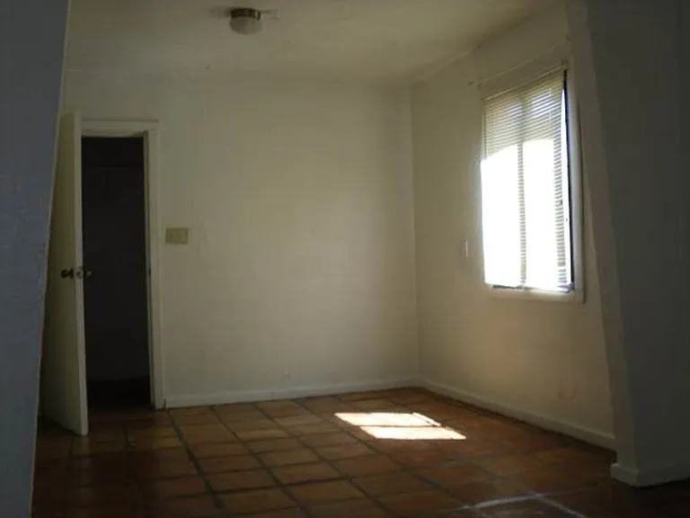504 W Brown St — Photo 2