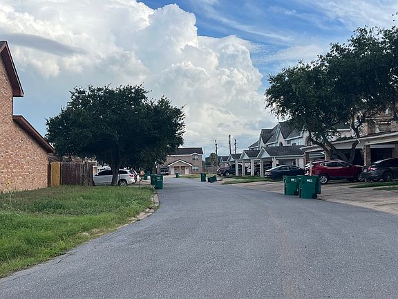 4th image of 300 Ashley Dr