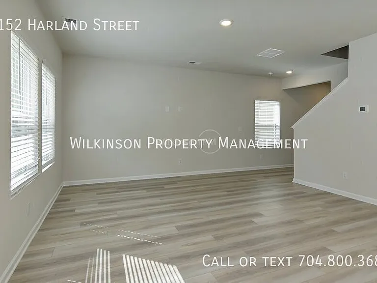 1152 Harland St — Photo 8