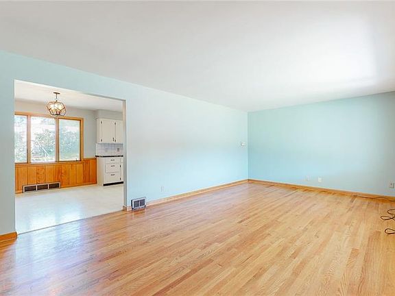 5th image of 2800 Revere Dr