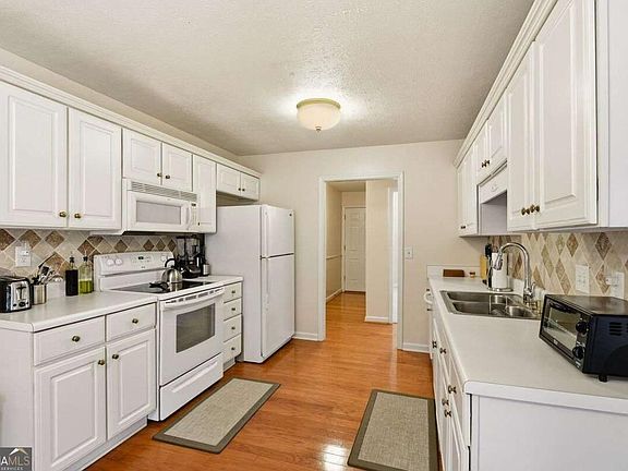 5th image of 379 Evans Mill Dr